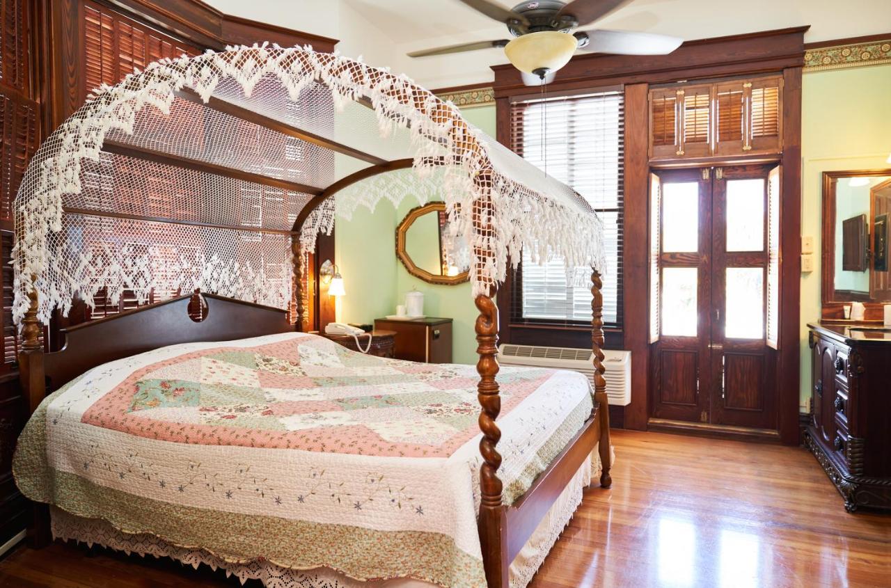 קי וסט Amsterdam'S Curry Mansion Inn מראה חיצוני תמונה