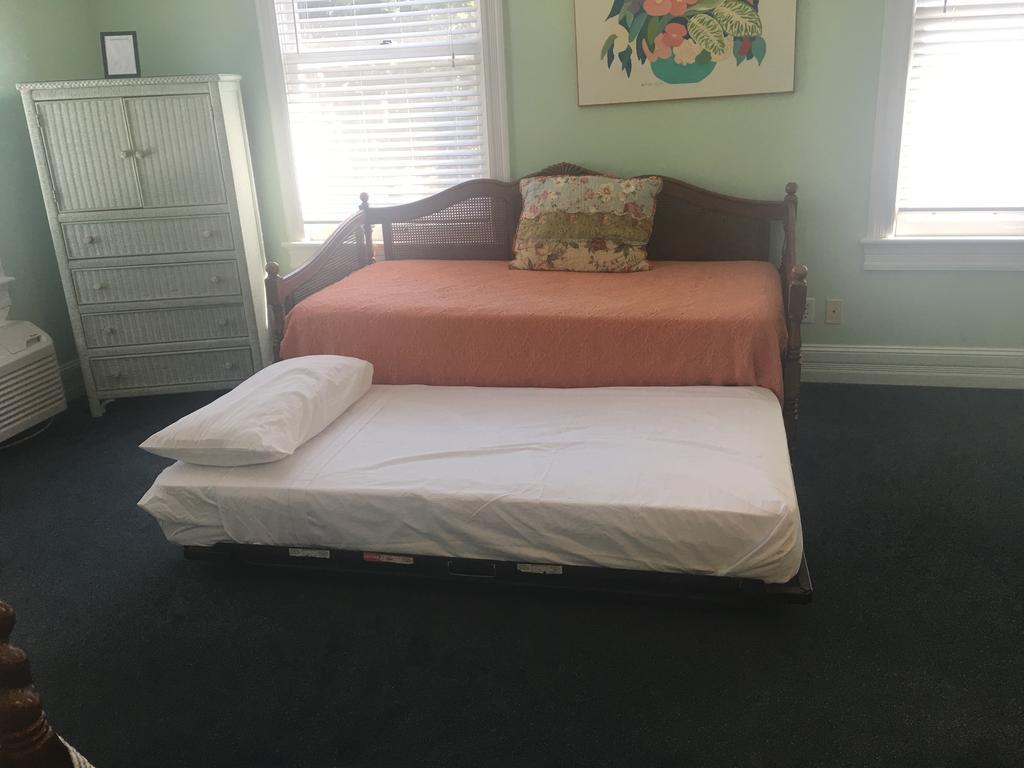 קי וסט Amsterdam'S Curry Mansion Inn מראה חיצוני תמונה
