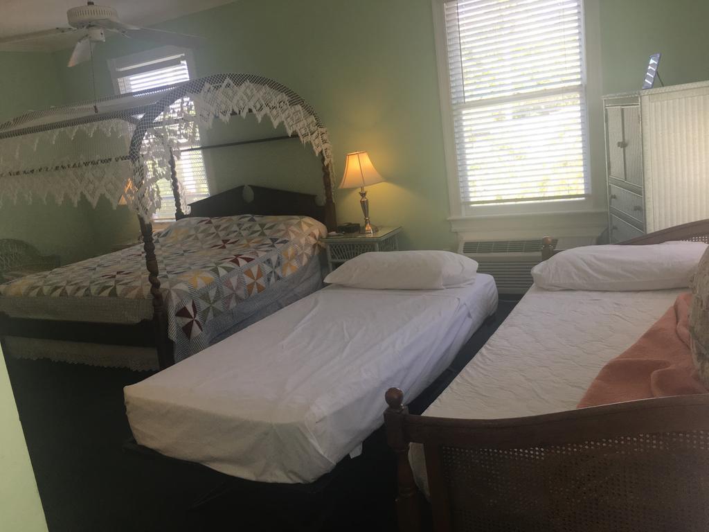 קי וסט Amsterdam'S Curry Mansion Inn מראה חיצוני תמונה